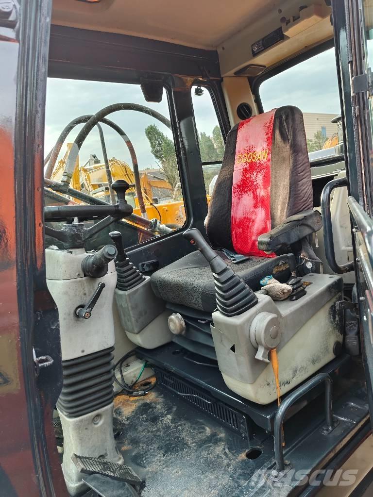 Hyundai r210w-9 Pyöräkaivukoneet