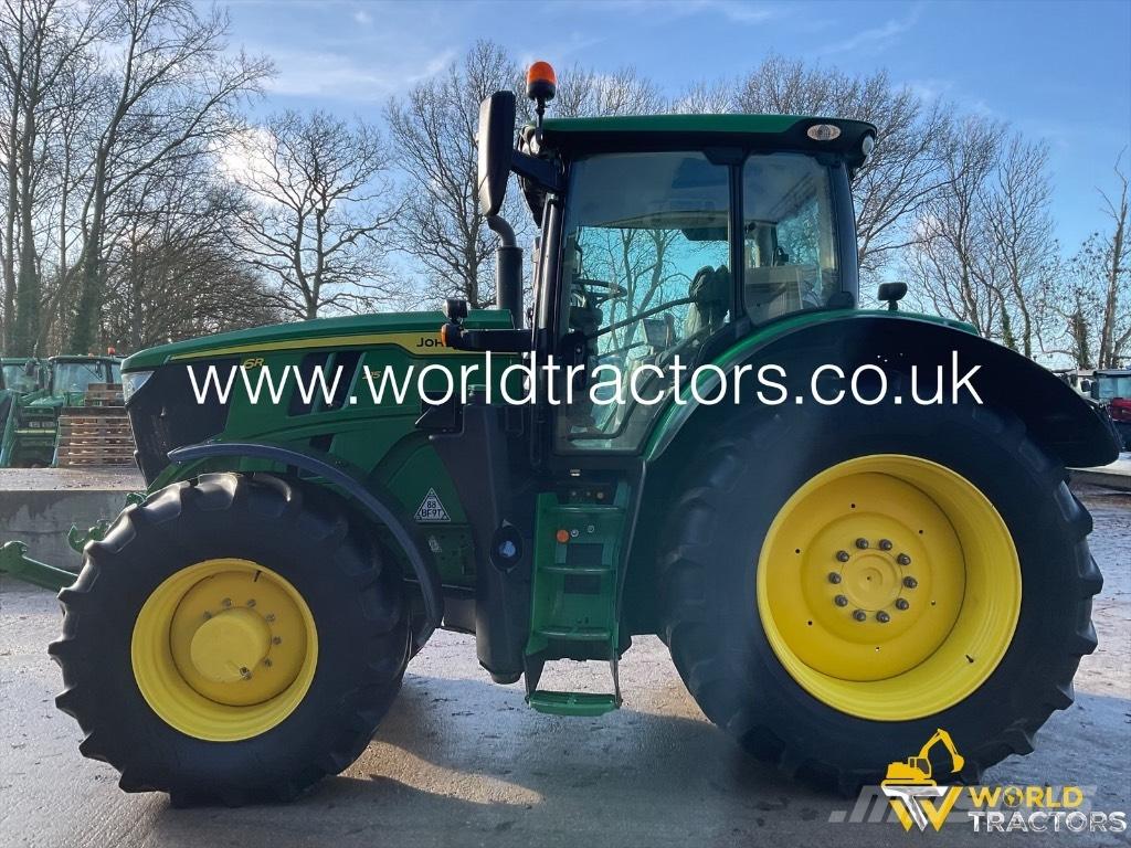 John Deere 6R215 Traktorit