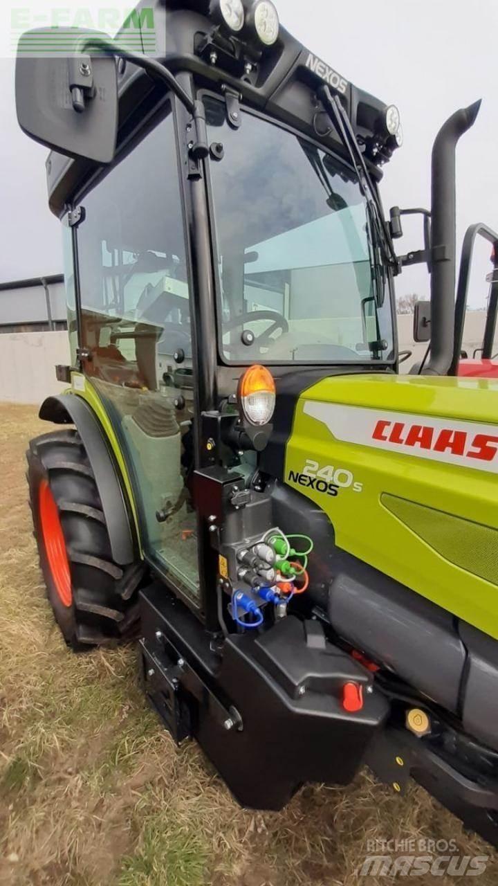 CLAAS nexos 240s Traktorit