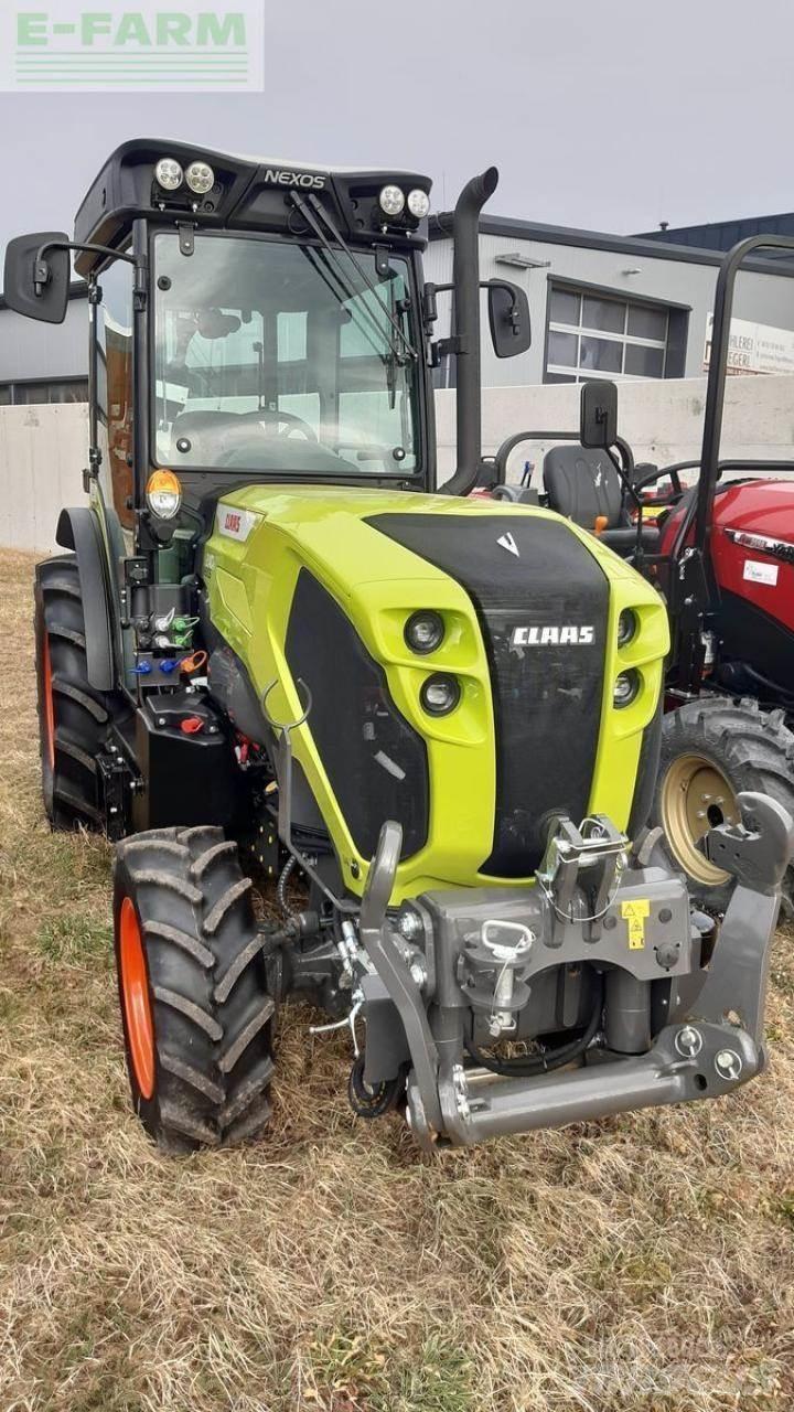 CLAAS nexos 240s Traktorit
