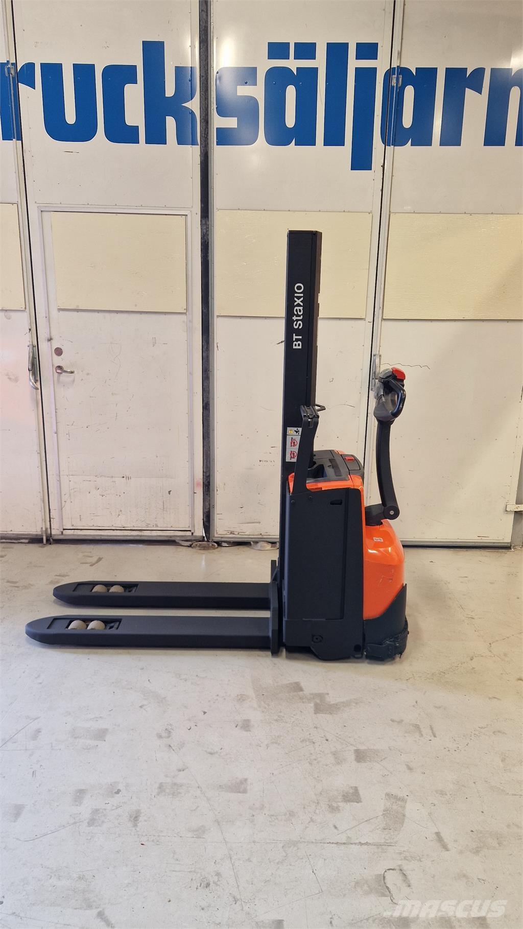 Toyota SWE080L Ajettavat pinoamisvaunut