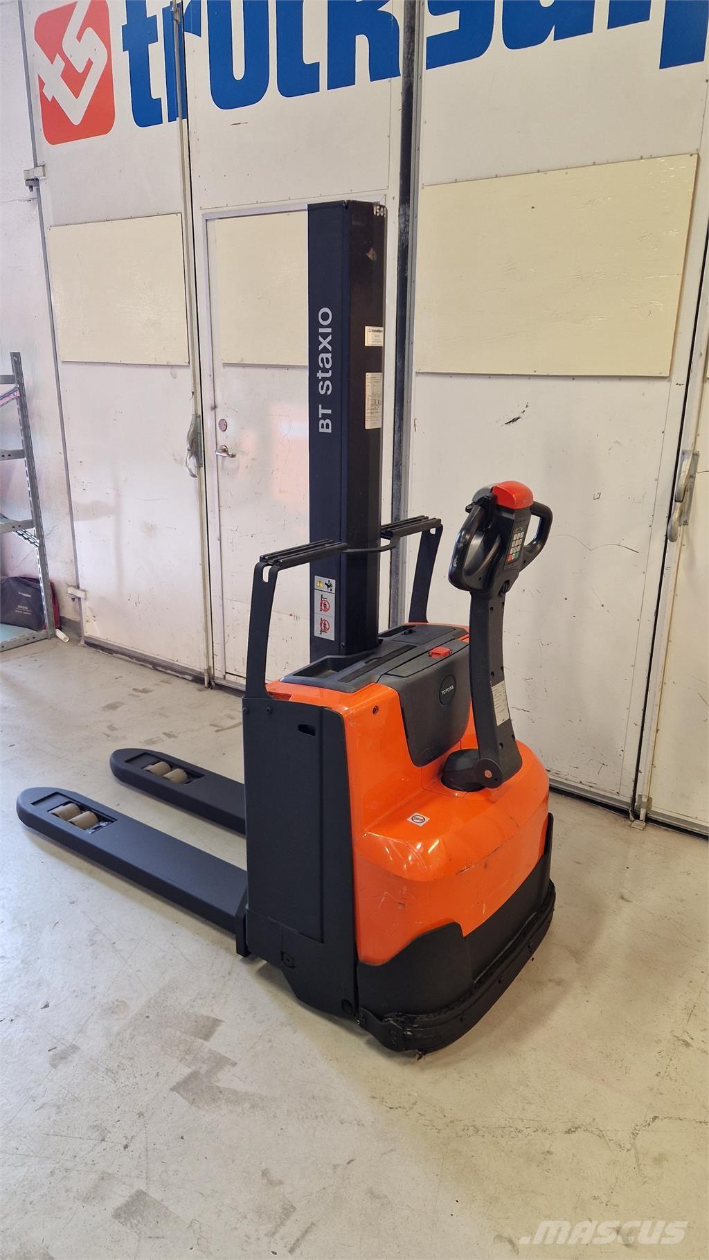 Toyota SWE080L Ajettavat pinoamisvaunut