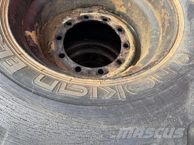 Nokian 600/50/22.5 Renkaat ja vanteet