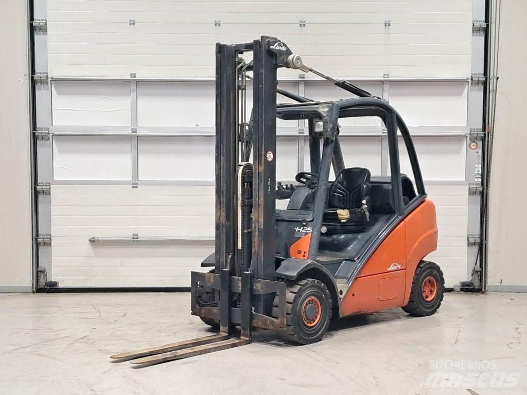 Linde H25T Nestekaasutrukit