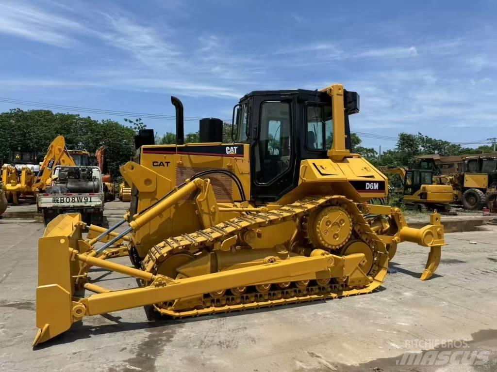 CAT D 6 M Telaketjupuskutraktorit