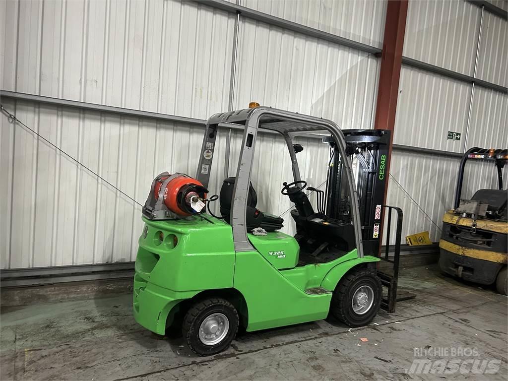 Cesab M325G Nestekaasutrukit