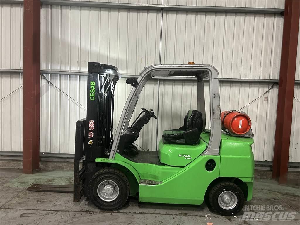 Cesab M325G Nestekaasutrukit