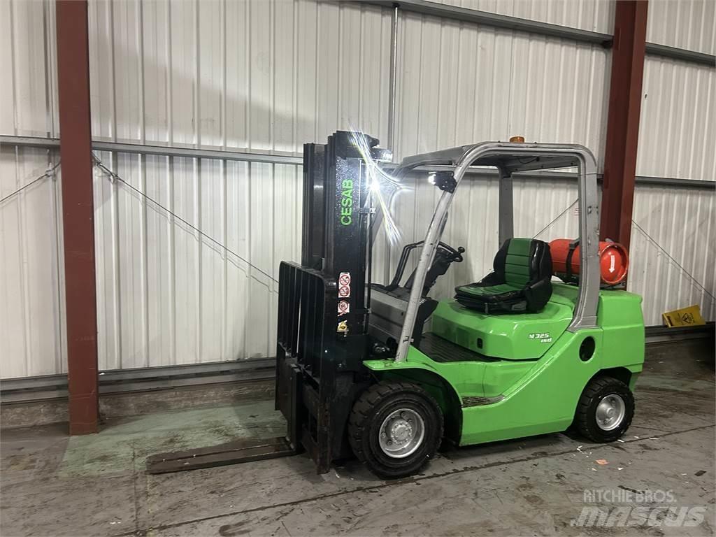 Cesab M325G Nestekaasutrukit
