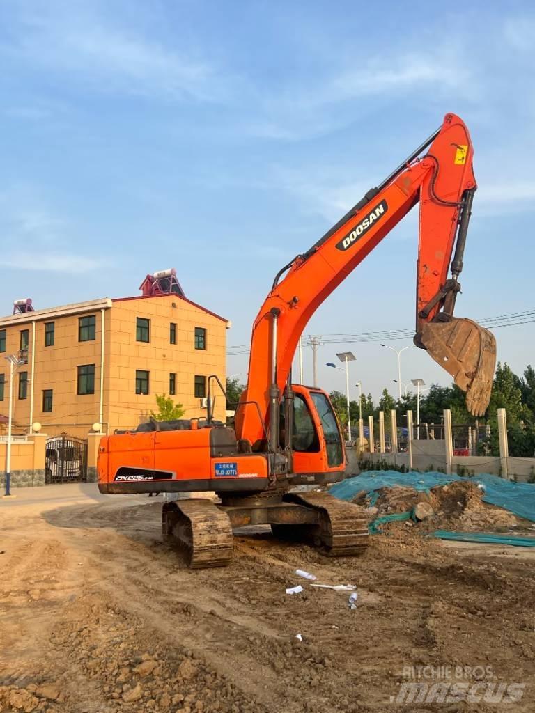 Doosan DX225LC-9C Telakaivukoneet