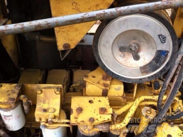 Komatsu d155a-3 Telaketjupuskutraktorit