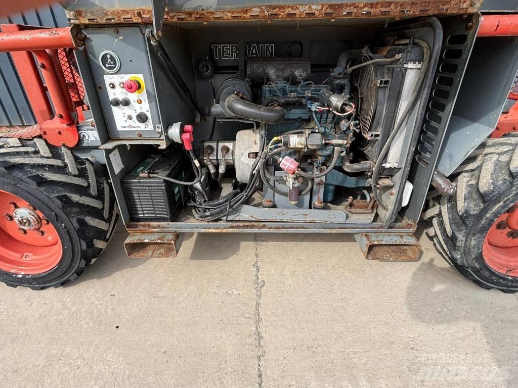 SkyJack SJ 6832 RT Saksilavat