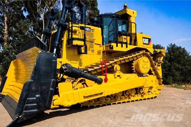 CAT D10T Telaketjupuskutraktorit