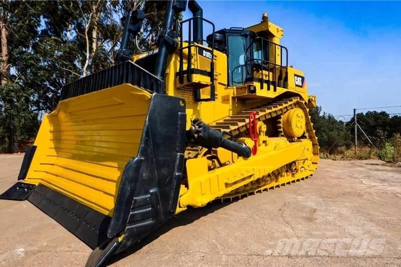 CAT D10T Telaketjupuskutraktorit