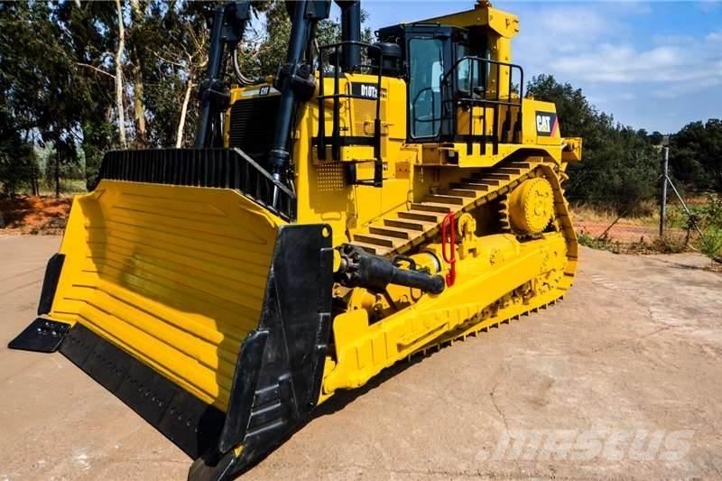 CAT D10T Telaketjupuskutraktorit