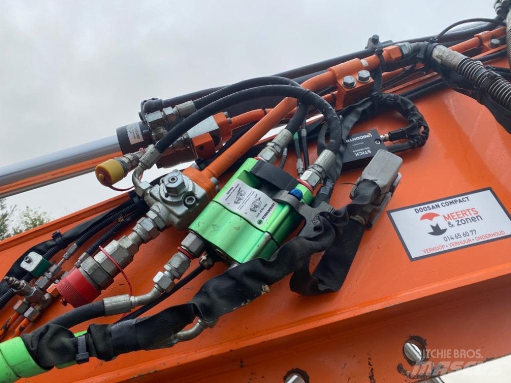 Doosan DX 140 W -5 Mobiilinosturit
