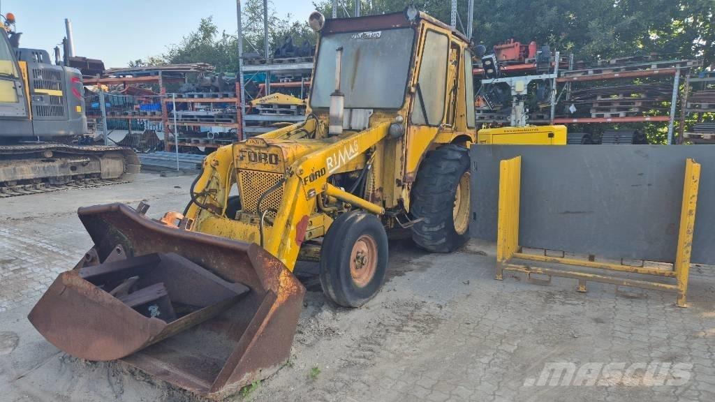 Ford 4500 Kaivurikuormaajat