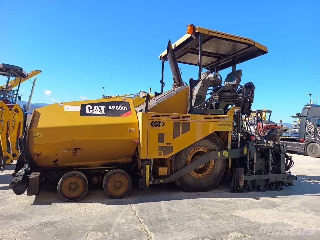 CAT AP 600F Asfalttikoneet