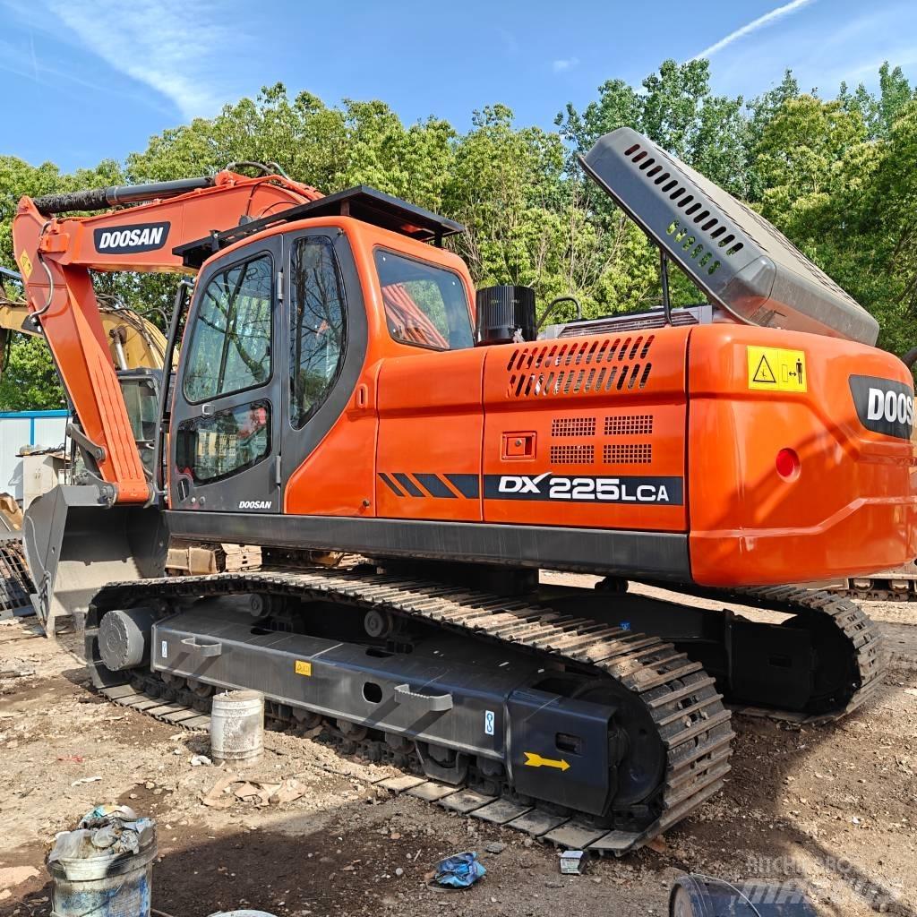 Doosan DX 225 LCA Telakaivukoneet
