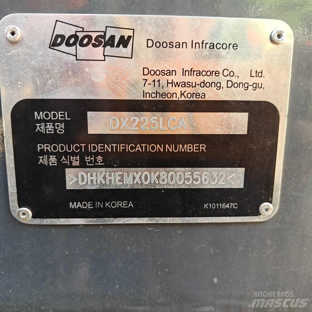 Doosan DX 225 LCA Telakaivukoneet