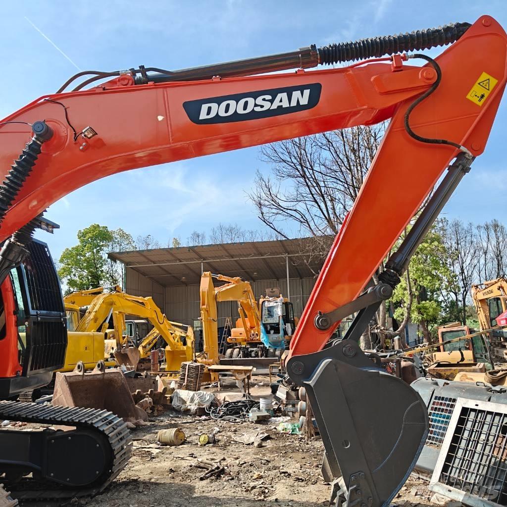 Doosan DX 225 LCA Telakaivukoneet