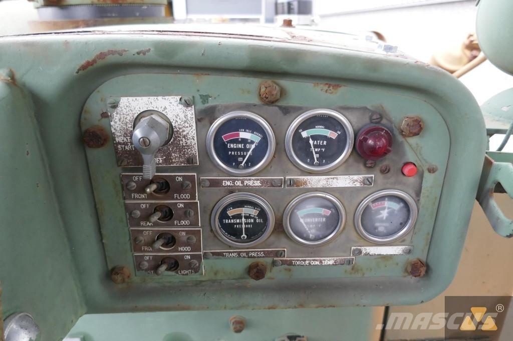 CAT D7F Ex-army Telaketjupuskutraktorit