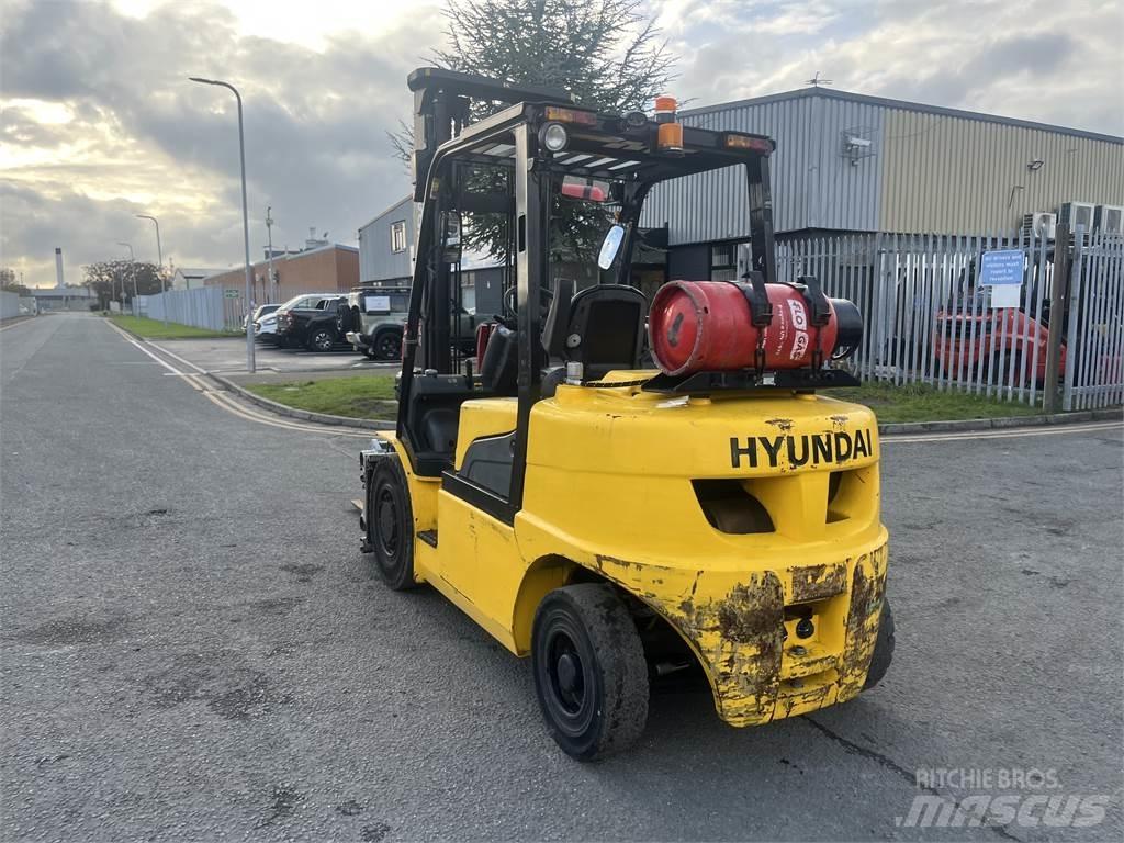 Hyundai 35L-7A Nestekaasutrukit