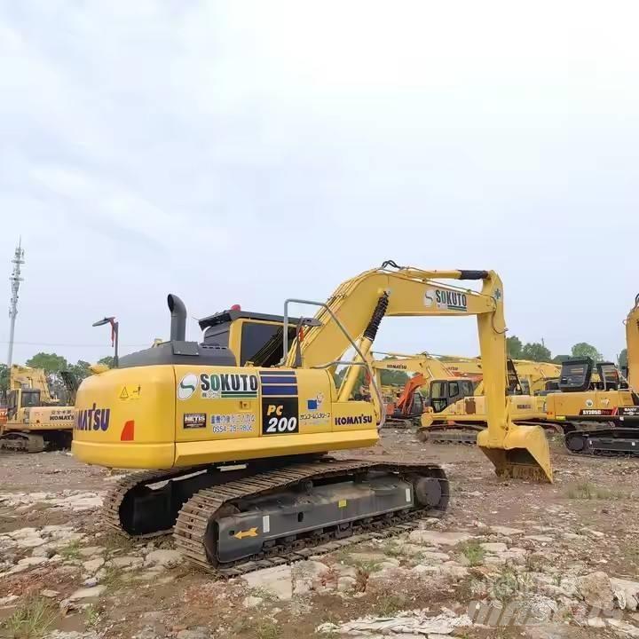 Komatsu PC200 Midikaivukoneet 7t - 12t
