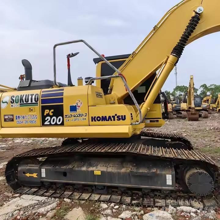 Komatsu PC200 Midikaivukoneet 7t - 12t