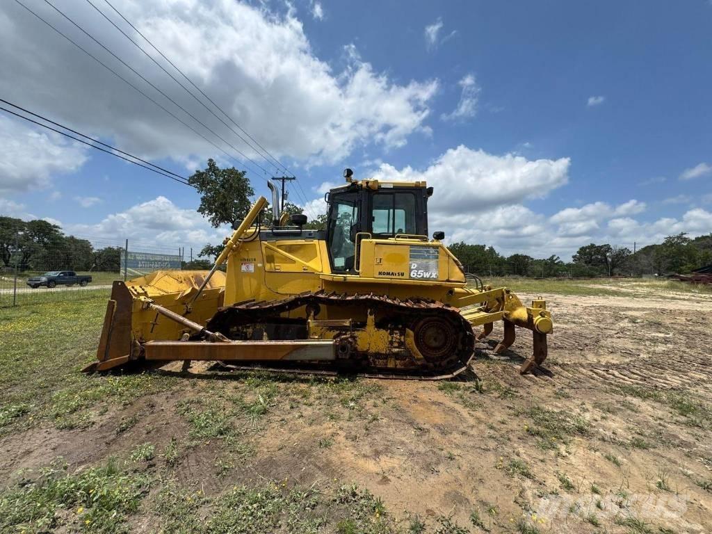 Komatsu D65WX-17 Telaketjupuskutraktorit