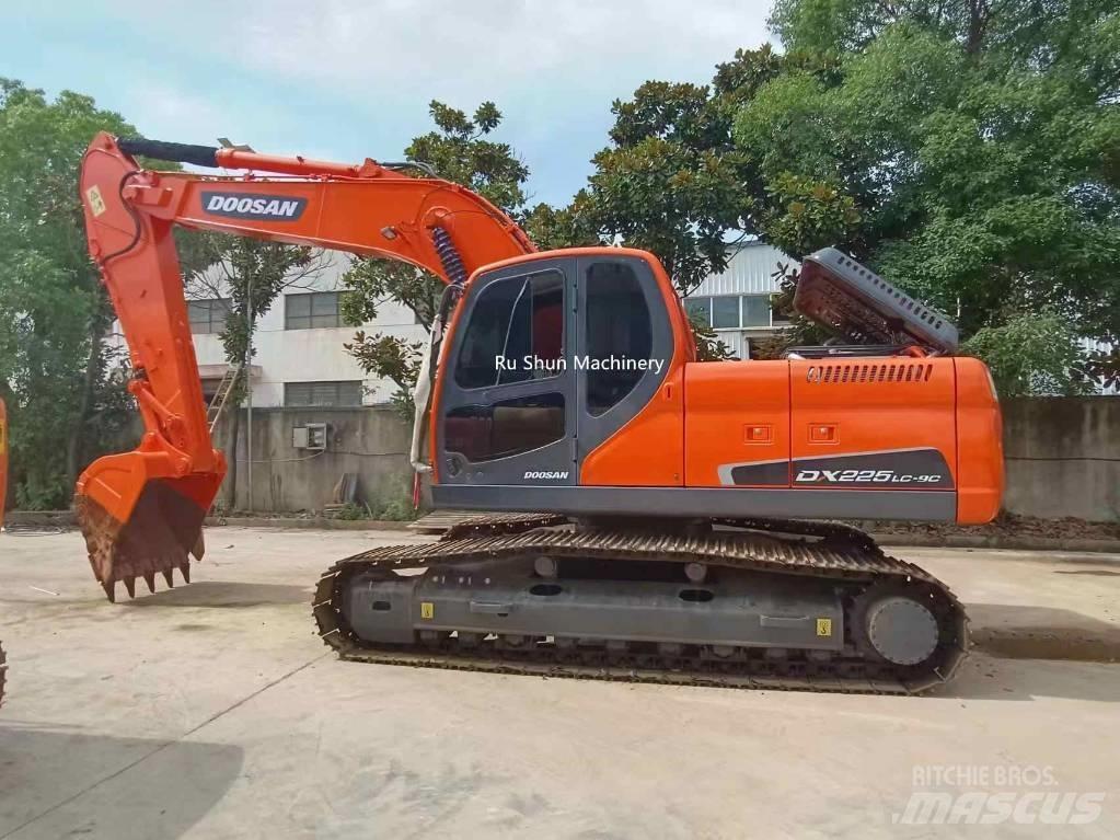 Doosan DX 225 LC Telakaivukoneet