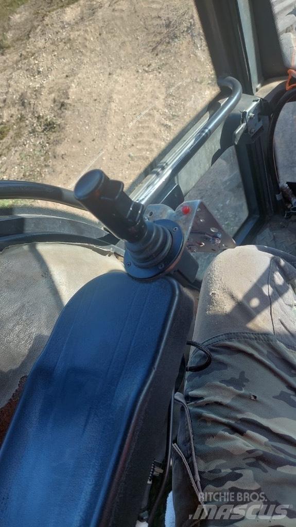 Valtra 8400 Metsätraktorit