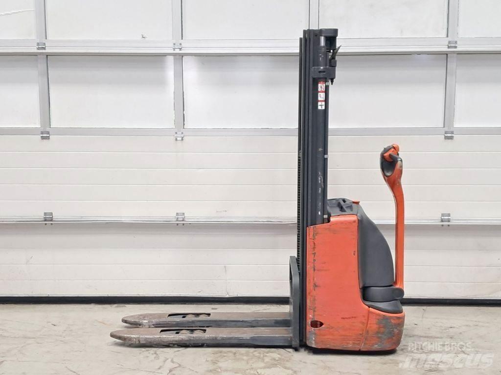 Linde L12 Käyden ajettavat pinoamistrukit