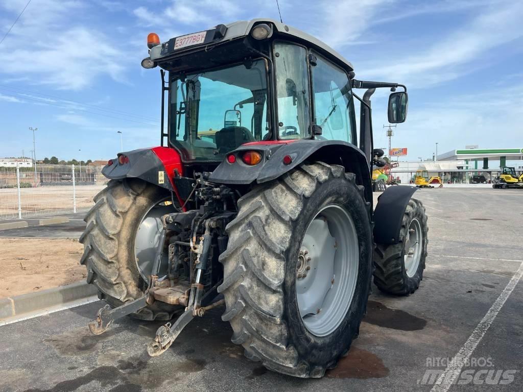 Massey Ferguson 5711 Traktorit