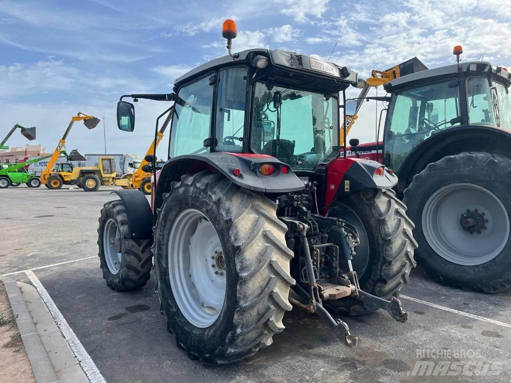 Massey Ferguson 5711 Traktorit