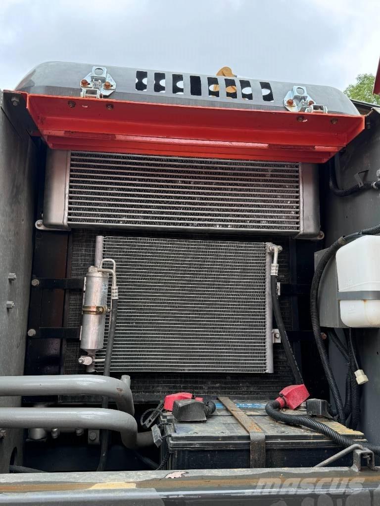 Hitachi ZX 200 Telakaivukoneet
