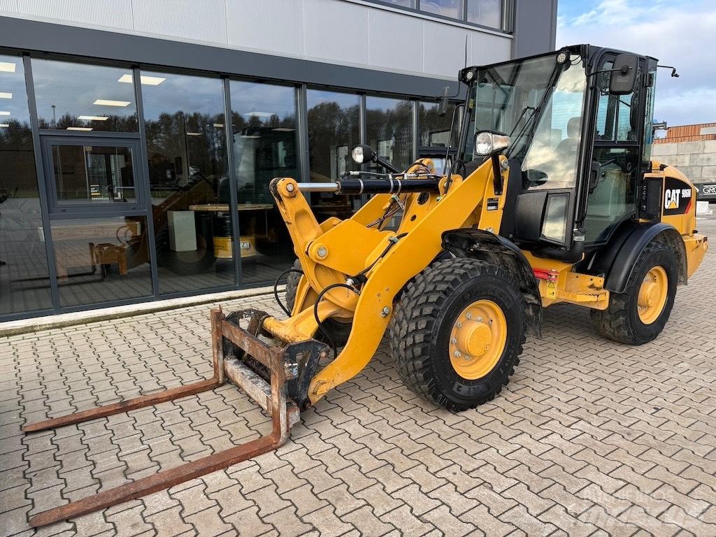 CAT 906M Pyöräkuormaajat