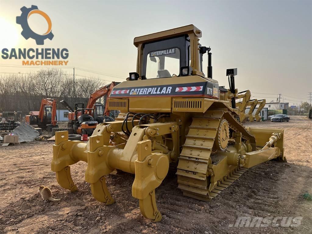 CAT D7R Telaketjupuskutraktorit