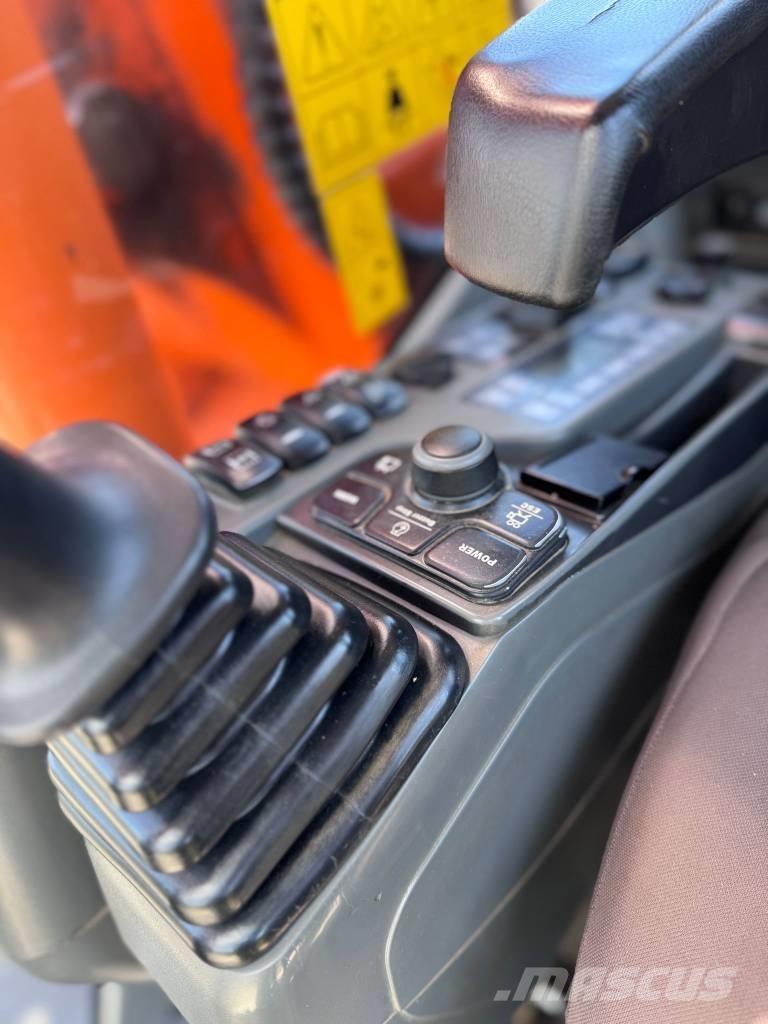 Doosan DX 140 W-3 Pyöräkaivukoneet