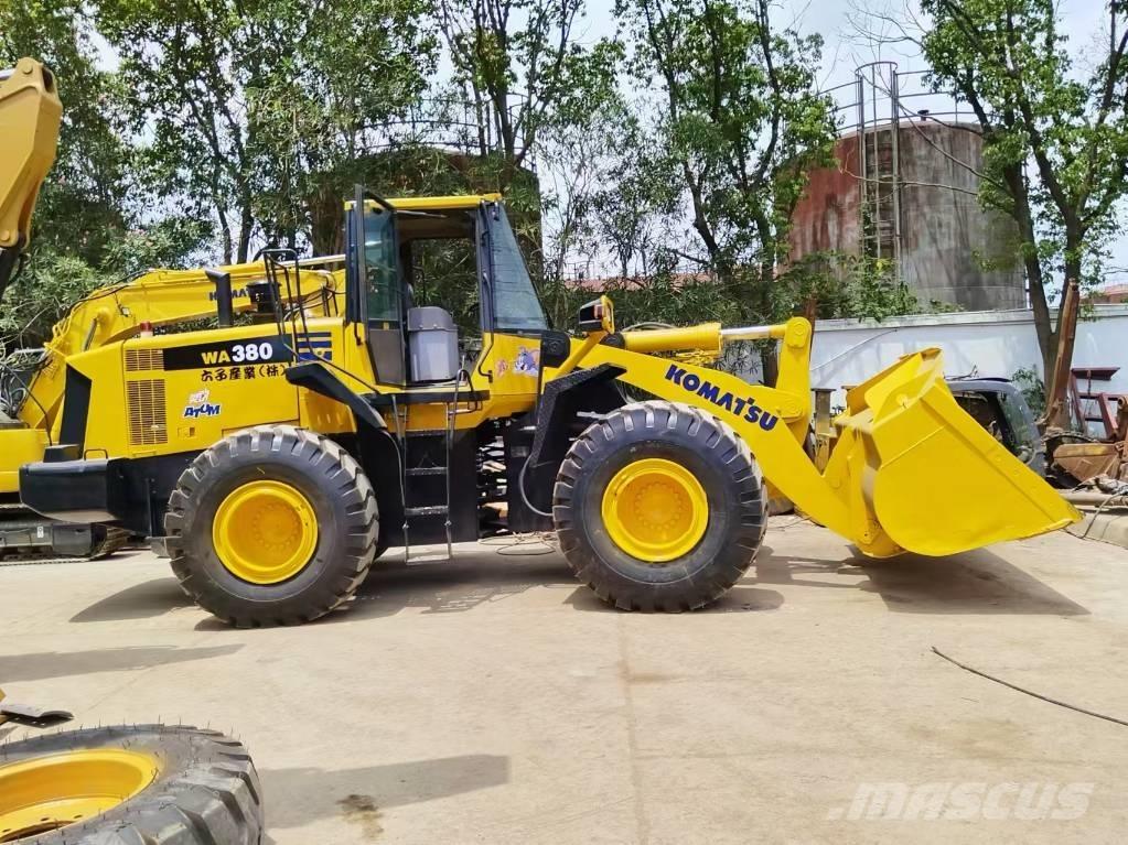 Komatsu WA 380 Pyöräkuormaajat