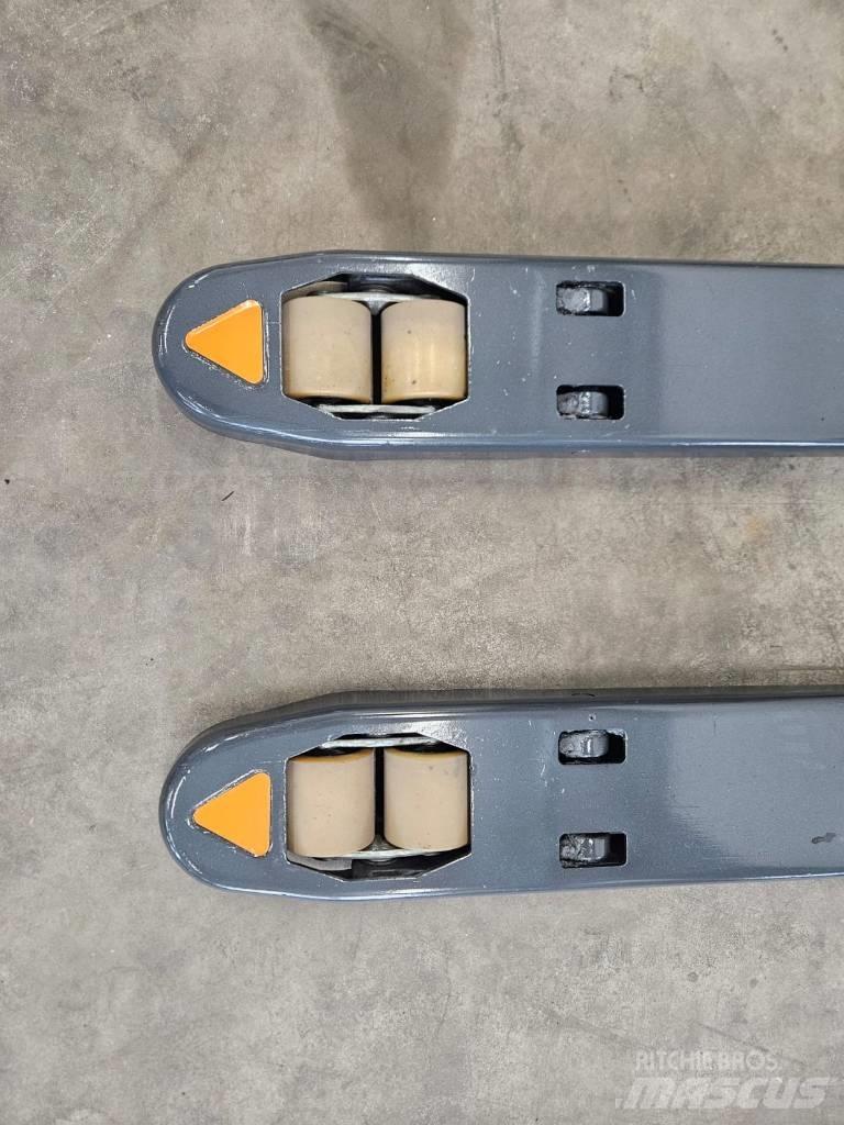 Crown WT 3040 E Lavansiirtotrukit ajotasolla