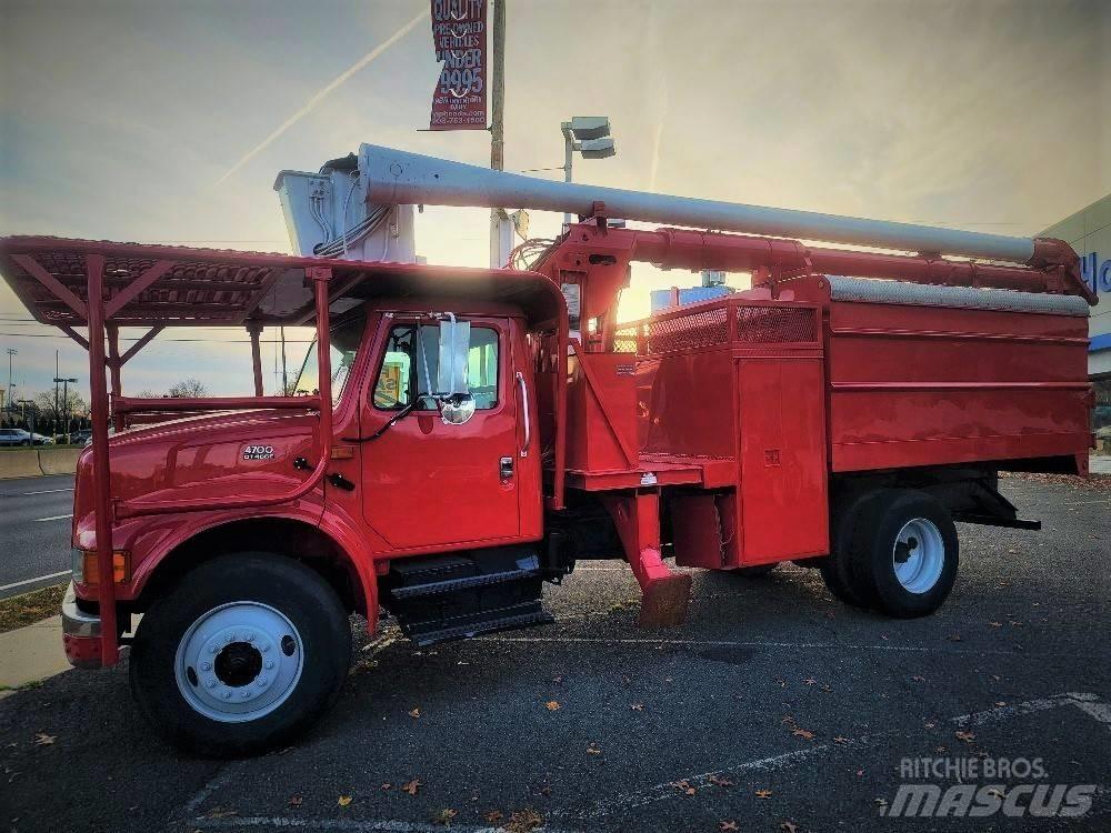 International 4700 Nostolava-autot
