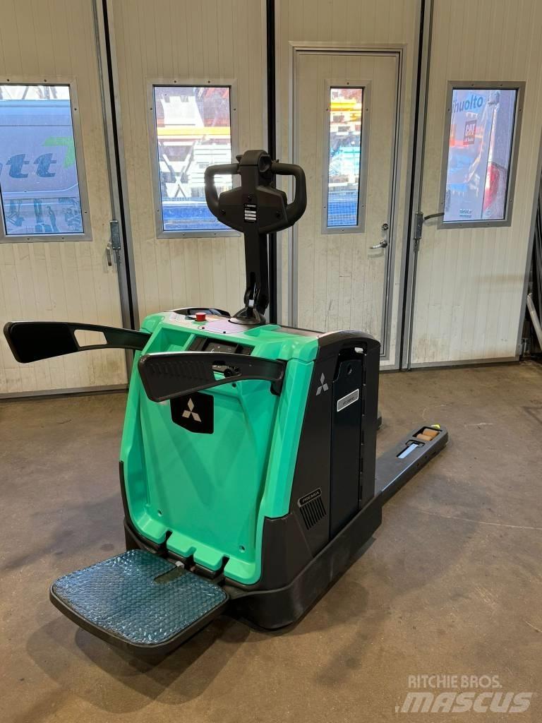 Mitsubishi PBV20N2 Lavansiirtotrukit ajotasolla