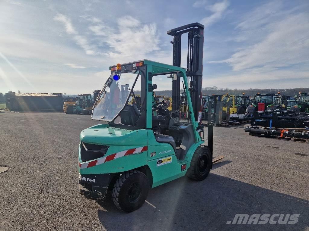 Mitsubishi FD30N Työntömastotrukit