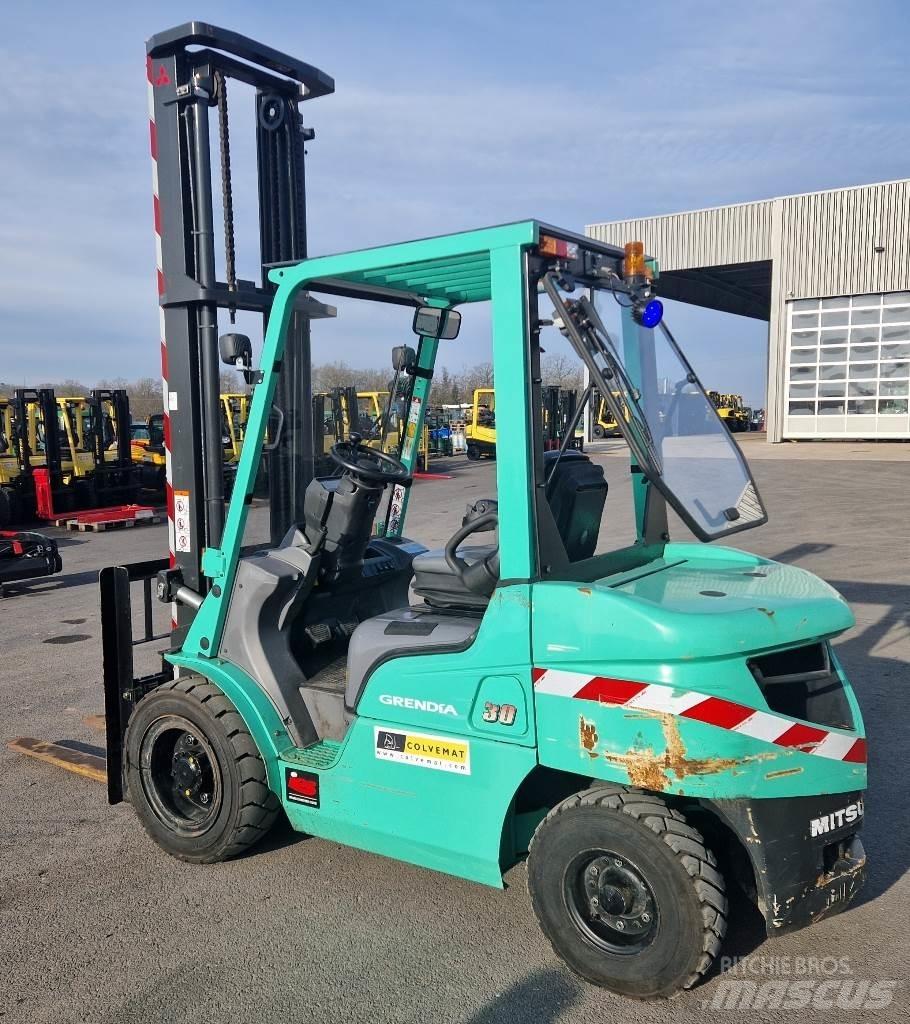 Mitsubishi FD30N Työntömastotrukit