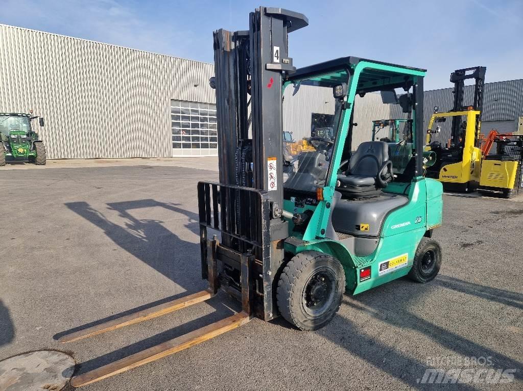 Mitsubishi FD30N Työntömastotrukit