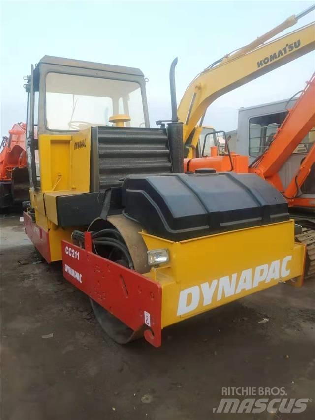 Dynapac CC211 Yksivalssijyrät