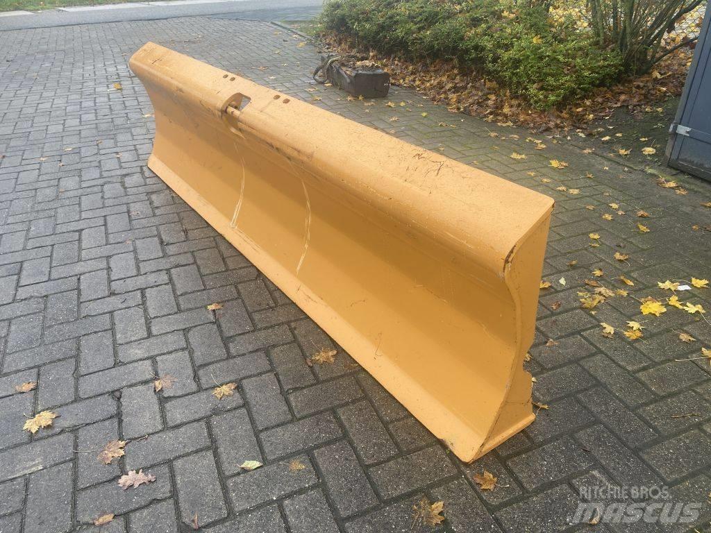 CASE DOZER BLADE Puskulevyt