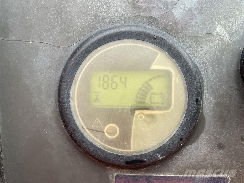 JLG 800AJ Kuukulkijat