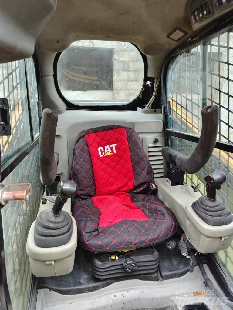 CAT 246C Liukuohjatut kuormaajat