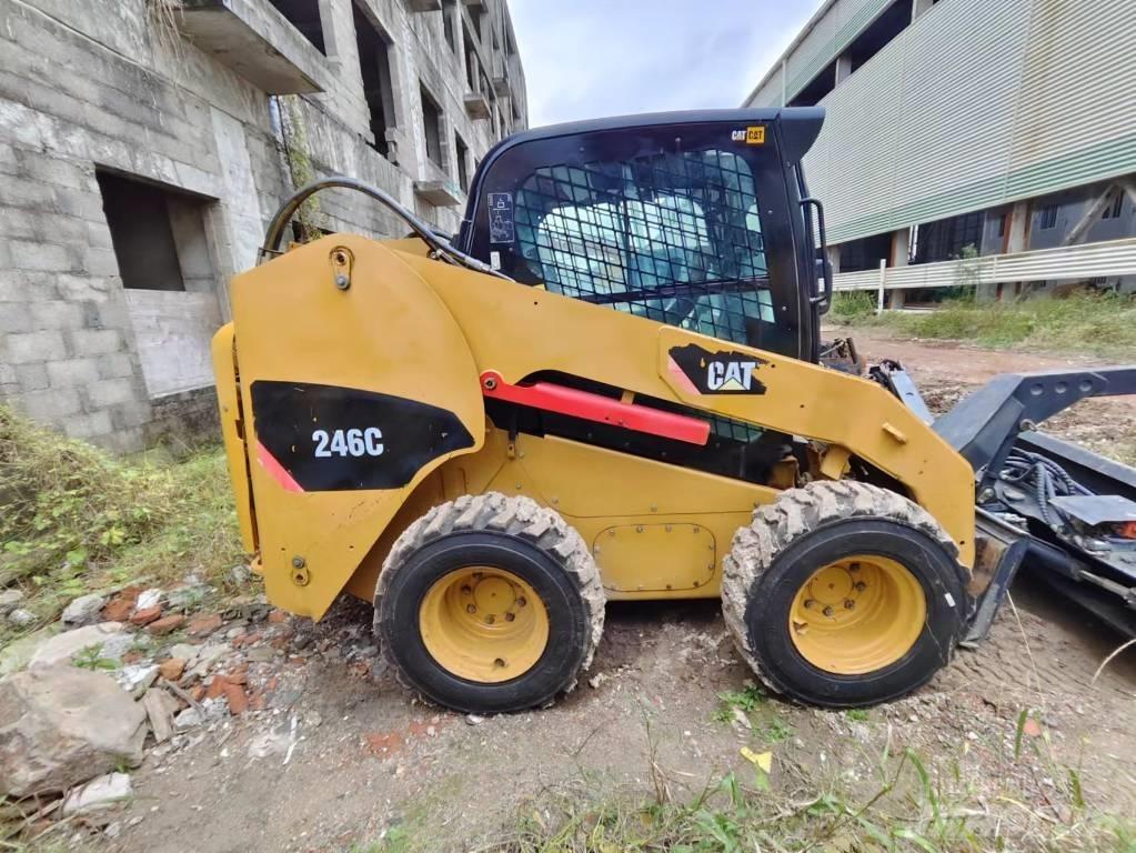 CAT 246C Liukuohjatut kuormaajat